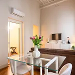 Loggia 17 Central Apt