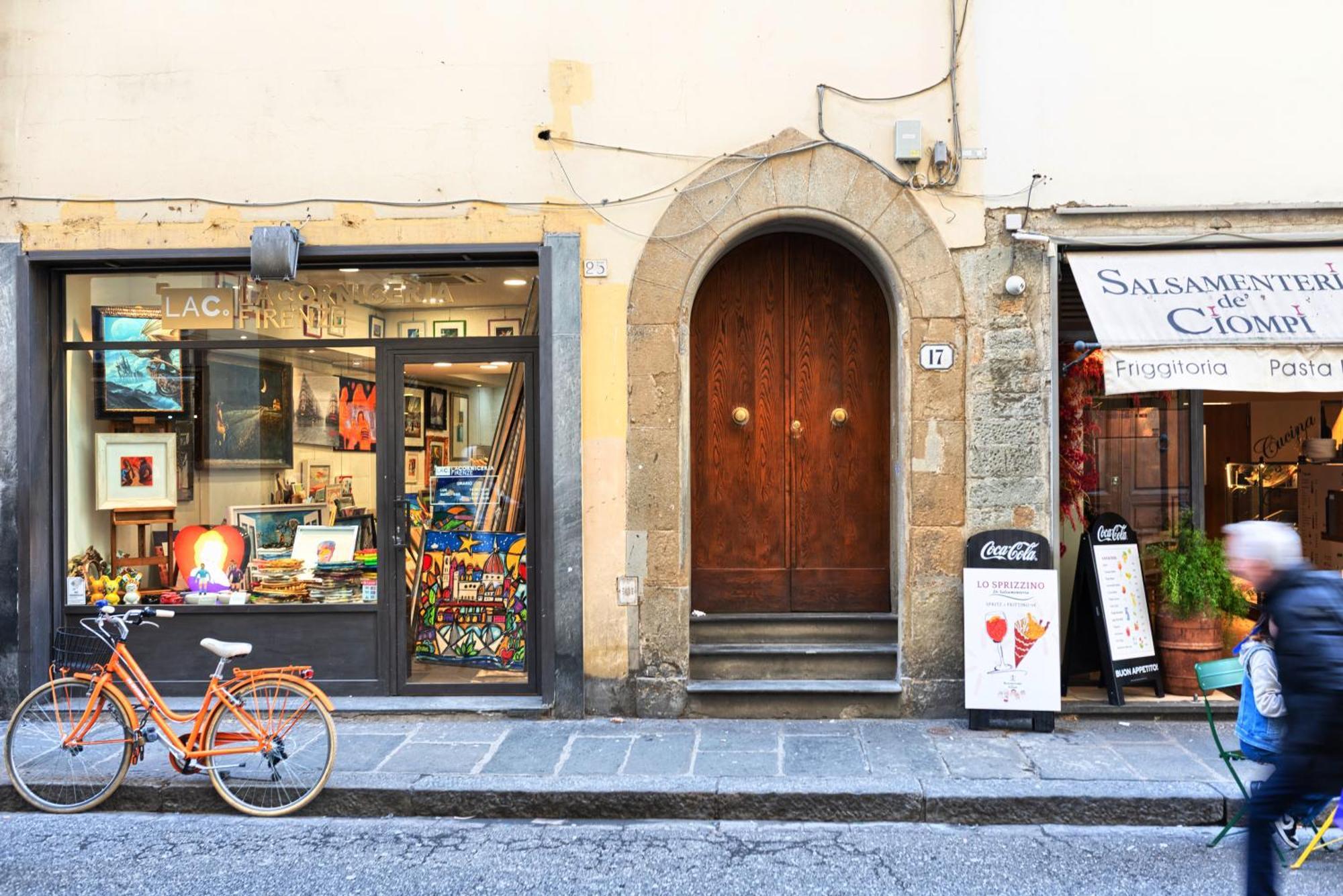 Loggia 17 * Florence